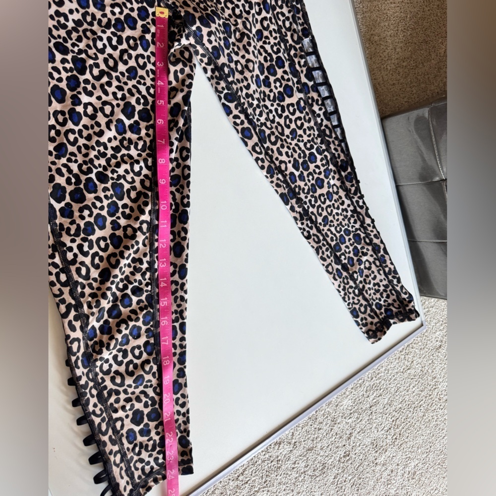 Victoria's Secret Sport animal print Leggings - Picture 7 of 7